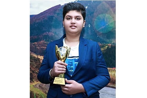 Aryen Kute receiving Globoil Youngest Achiever Award