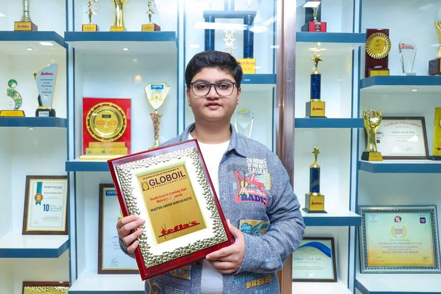 aryen kute received Youth Icon in Gaming and Web Development award